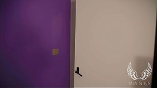 Latina’s powerfull squirt leaves sofa soaking wet