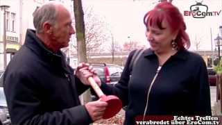 Alte Deutsche Hausfrau von der Straße zum Sex überredet