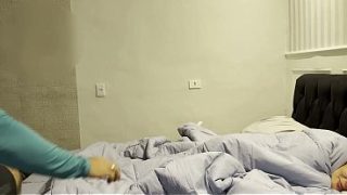 Hotwife brasileira deixa amigo BBC pauzudo foder no pelo e encher a buceta de leite. Essa casada é muito puta, traiu com o melhor amigo com o marido corno ao lado.