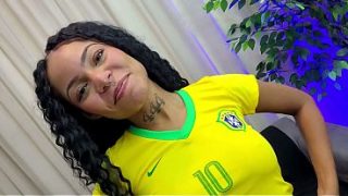 Brasil ganhou e a novinha brasileira safada levou rola – Braziliangirl novinha e safada chamou amigo pauzudo para ver o jogo e ele fudeu a safada na casa do corno manso.
